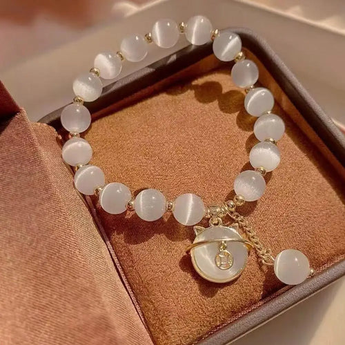 Pearl Bracelet With Lucky Cat Pendant