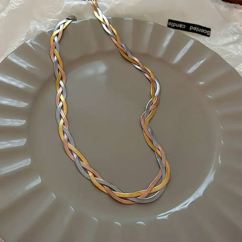 Chic Gold And Silver Necklace With Refined Elegance