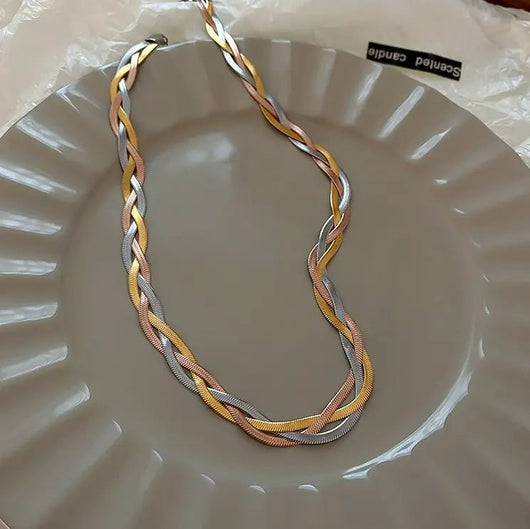 Chic Gold And Silver Necklace With Refined Elegance